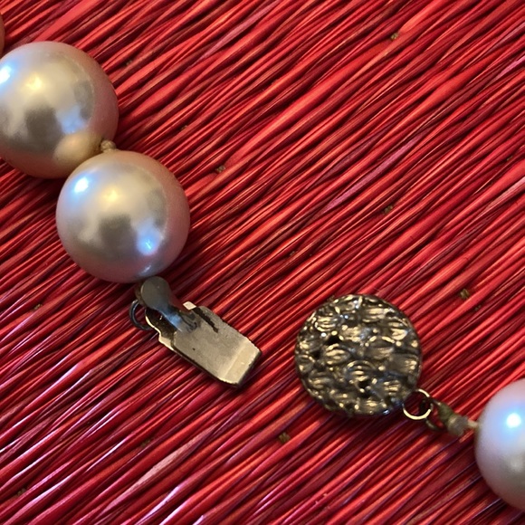 Vintage Faux Pearl Necklace - Picture 5 of 7